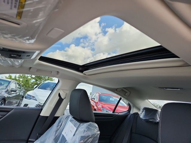 2025 Lexus ES 350 - Photo 22