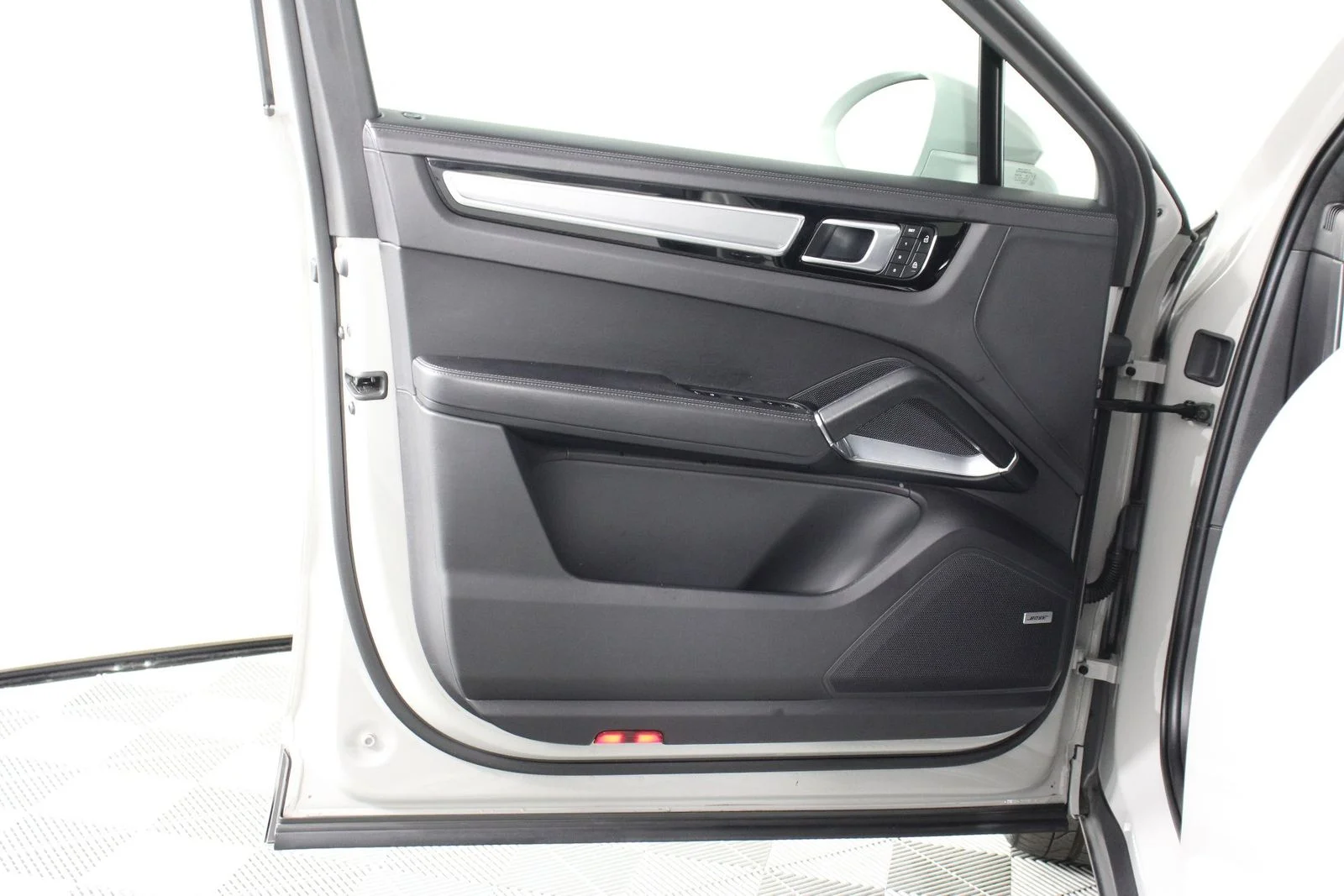 Used 2022 Chalk Porsche Turbo image 20