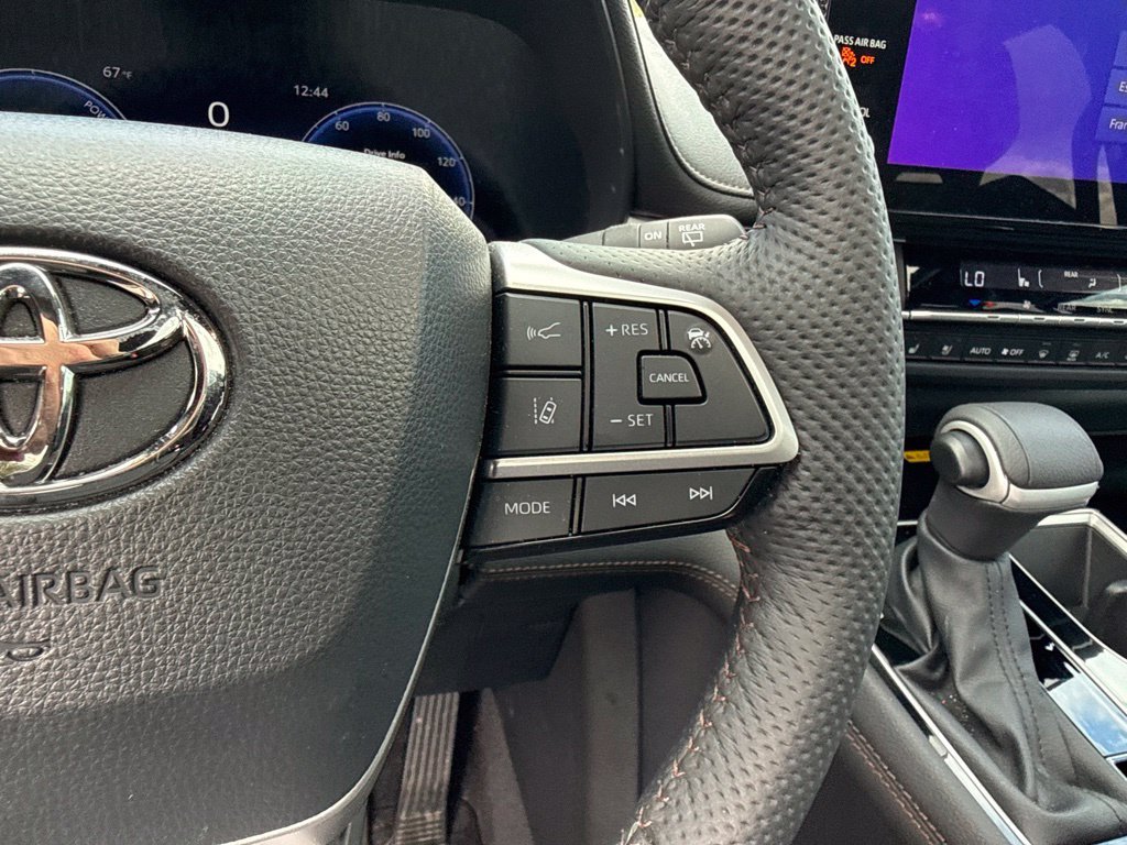 Used 2025 Wind Chill Pearl Toyota Platinum image 12