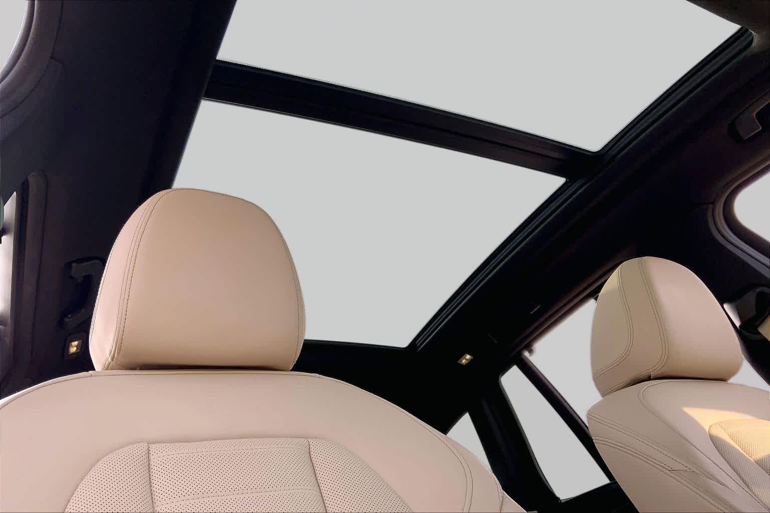 Used 2019 Alpine White BMW sDrive30i image 14
