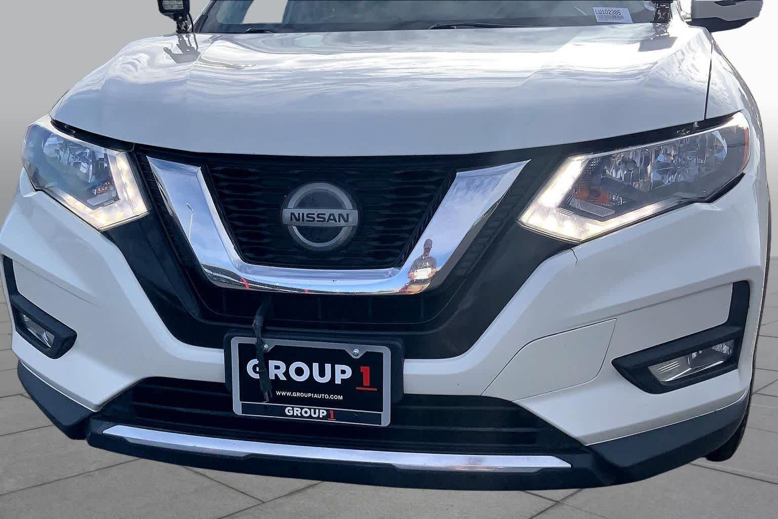Used 2020 Pearl White Tricoat Nissan SV image 30