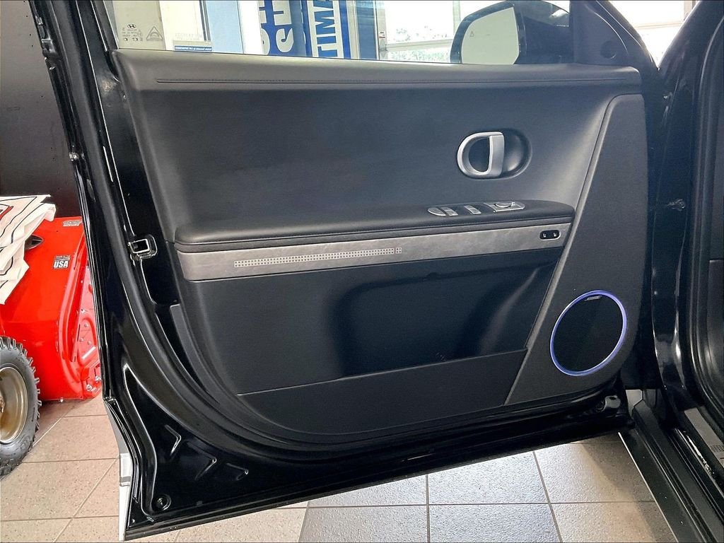 Used 2024 Black Hyundai Limited image 9
