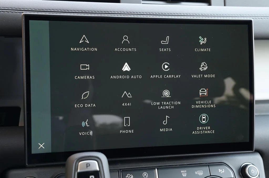New 2026 Santorini Black Land Rover X-Dynamic SE image 22