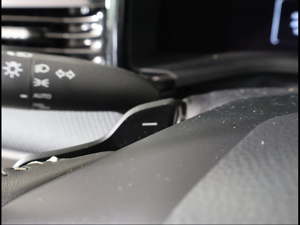 Used 2025 Ice Cap Toyota SE image 9