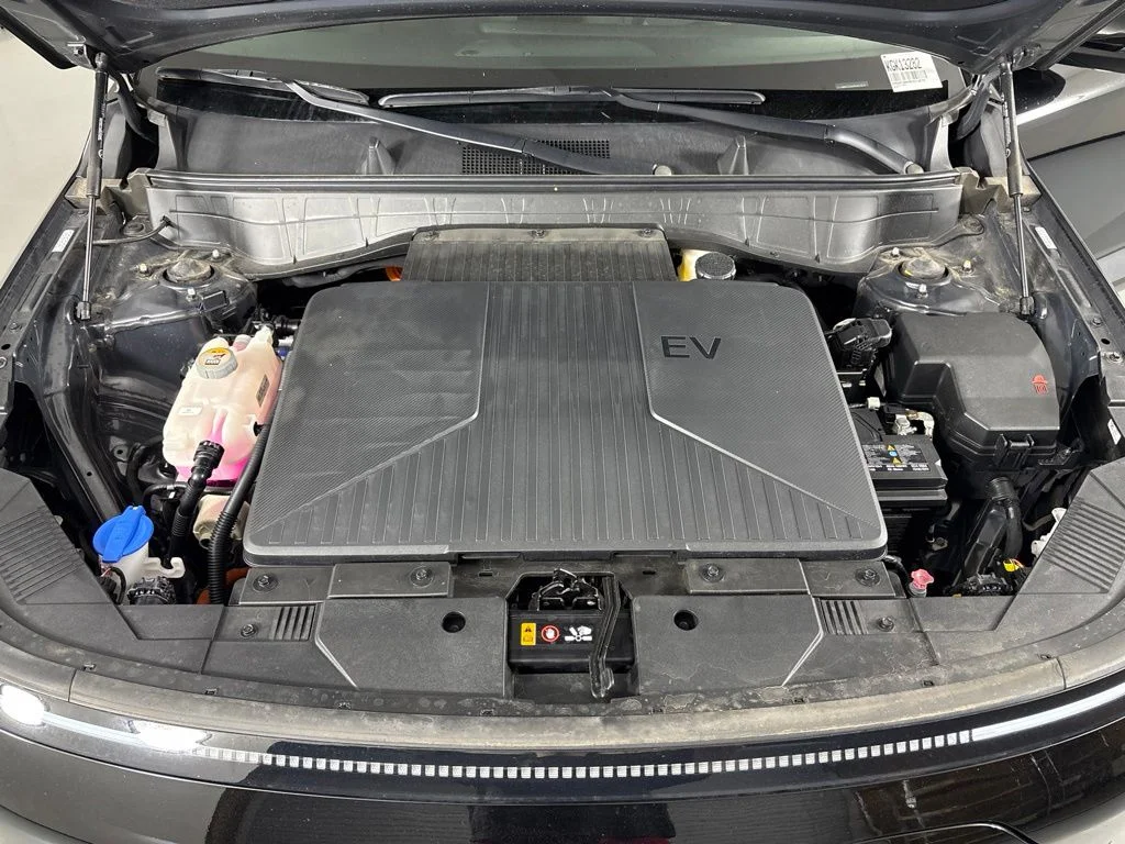 Used 2024 Black Hyundai SEL image 39