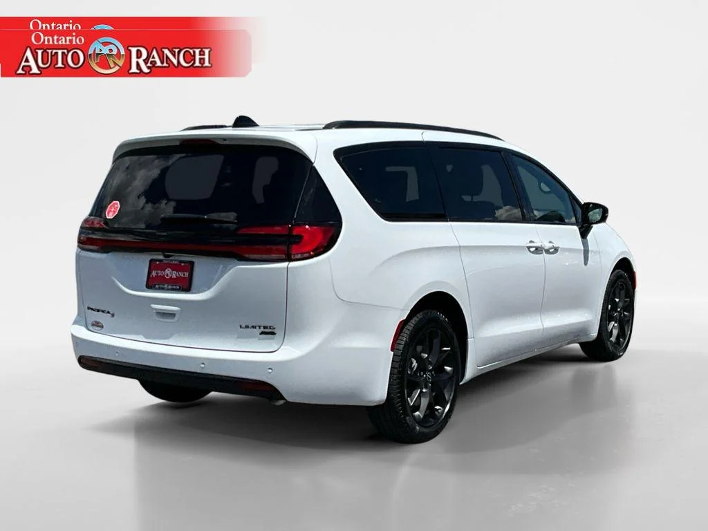 New 2026 Bright White Clearcoat Chrysler Limited image 5