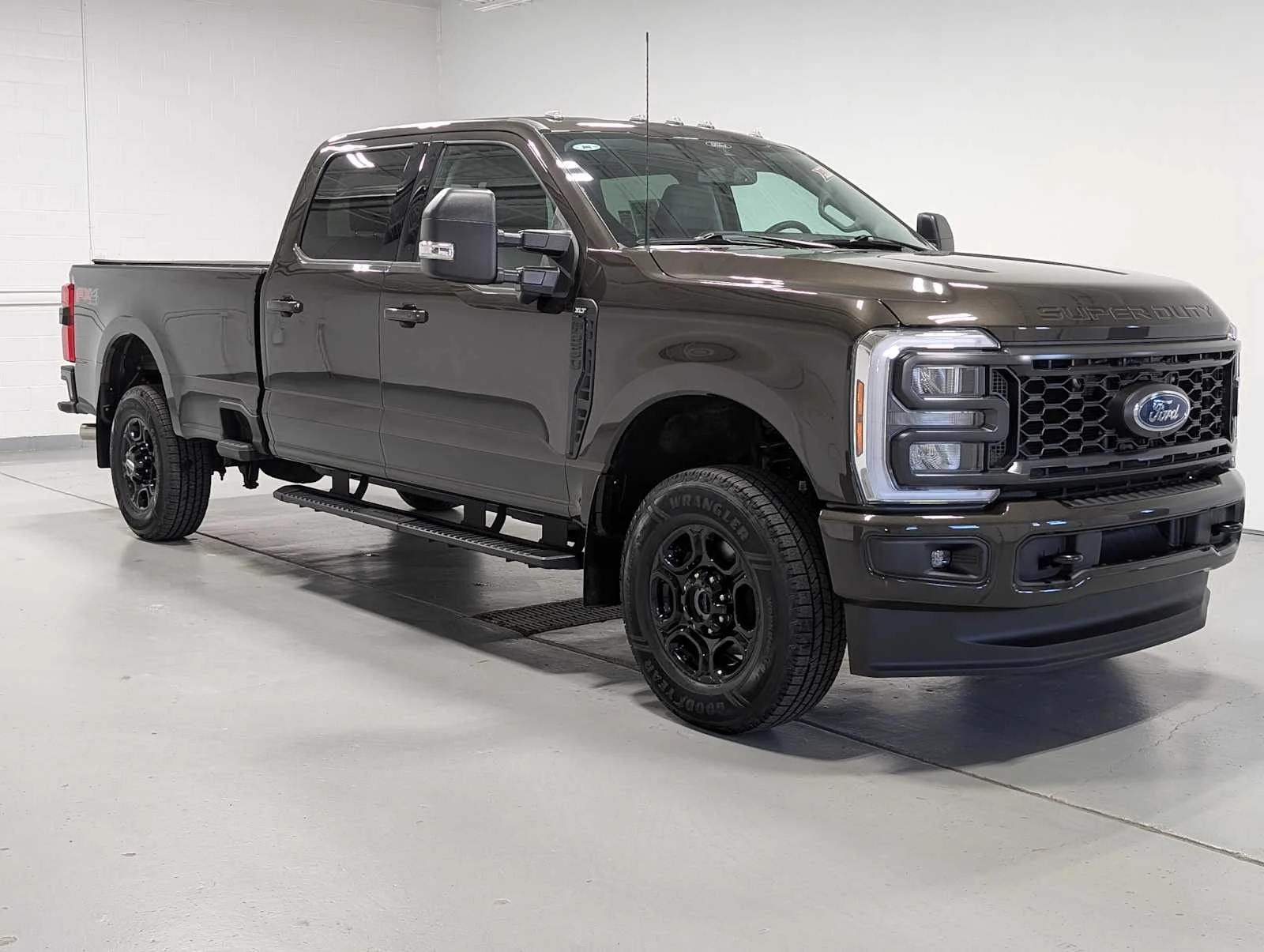 Used 2024 Darkened Bronze Ford XLT image 6