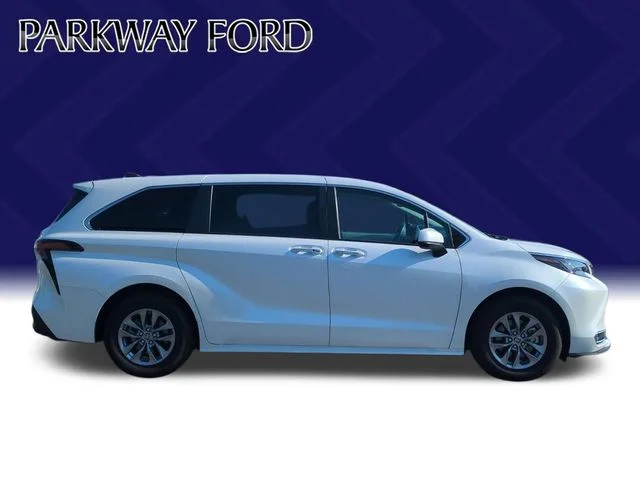 Used 2023 Beige Toyota XLE image 6