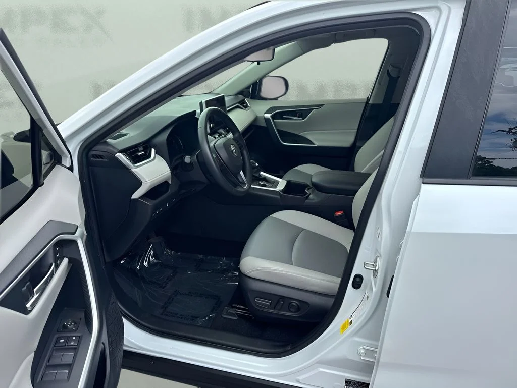 Used 2023 Beige Toyota XLE Premium image 9