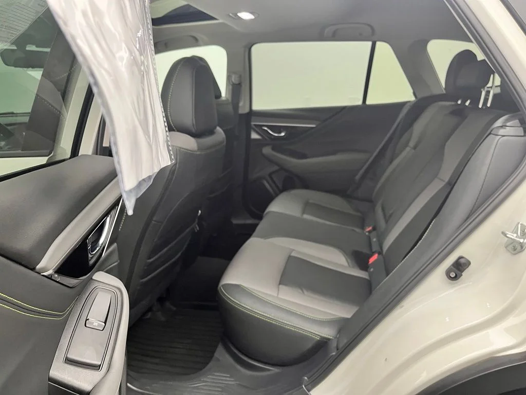Used 2023 White Subaru Onyx Edition image 40