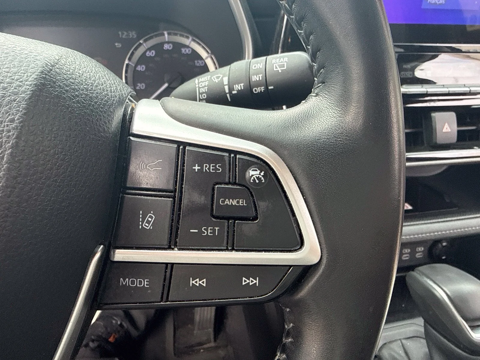 Used 2023  Toyota L image 16