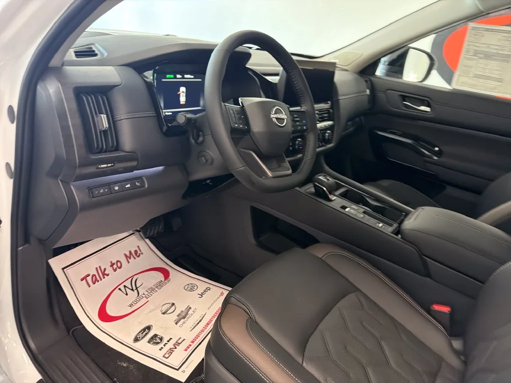 New 2026 Everest White Pearl TriCoat Nissan Platinum image 13
