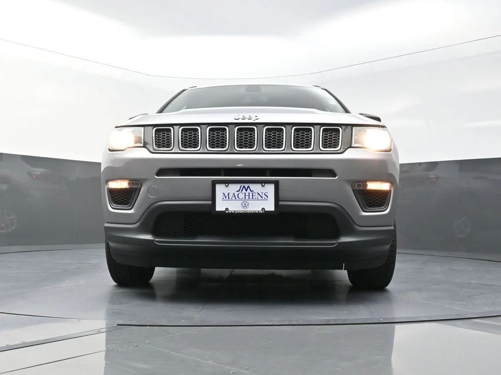Used 2018 Silver Jeep Sport image 22