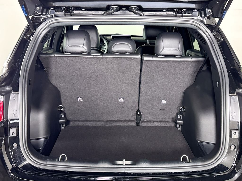 New 2026 Diamond Black Crystal Pearlcoat Jeep Latitude image 20