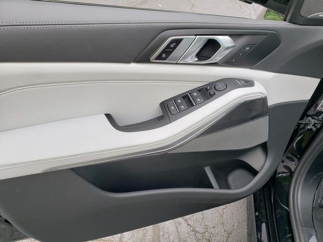 New 2026 Black Sapphire Metallic BMW xDrive40i image 13