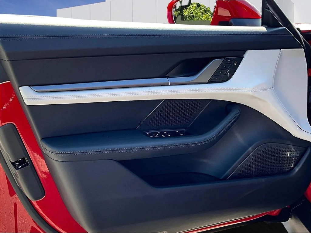 2025 Porsche Taycan Base - Photo 19