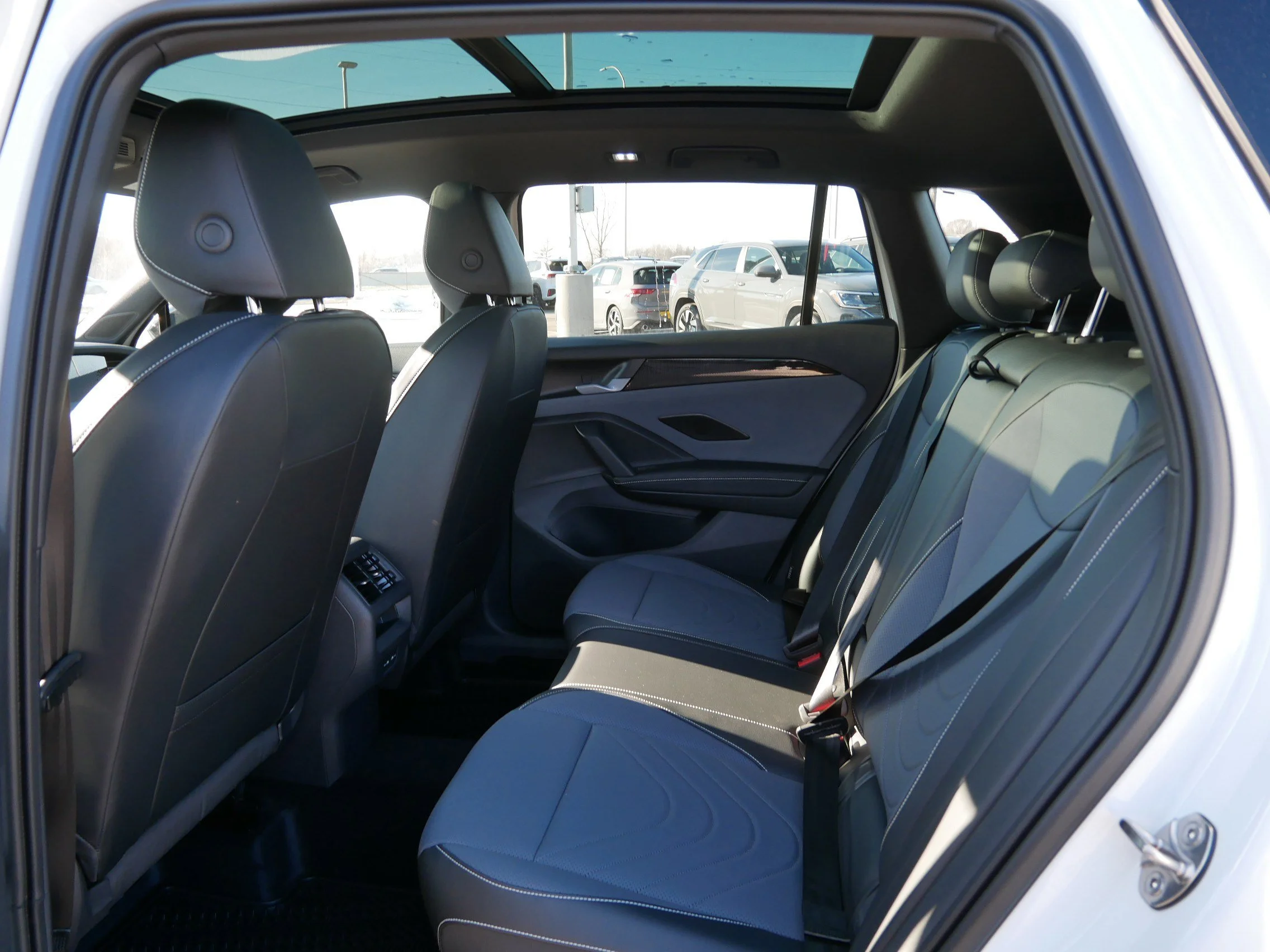 2026 Volkswagen Tiguan SE R-LINE BLACK - Photo 6