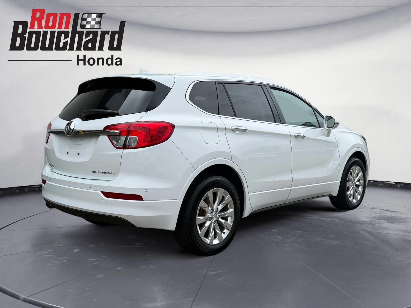 Used 2017 Summit White Buick Essence image 2