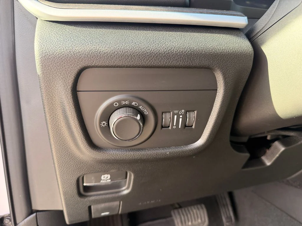 New 2026 White Jeep Altitude image 17