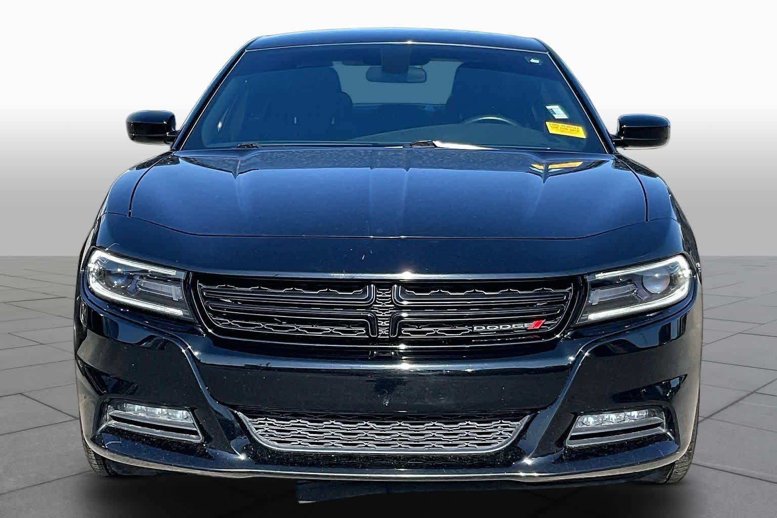 Used 2018 Pitch Black Clearcoat Dodge SXT image 4