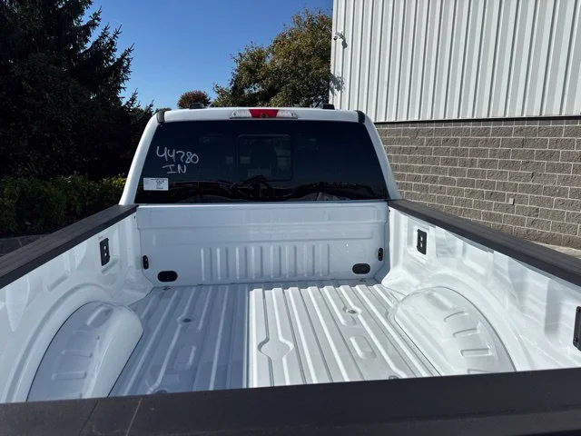 New 2027 Oxford White Ford Lariat image 6