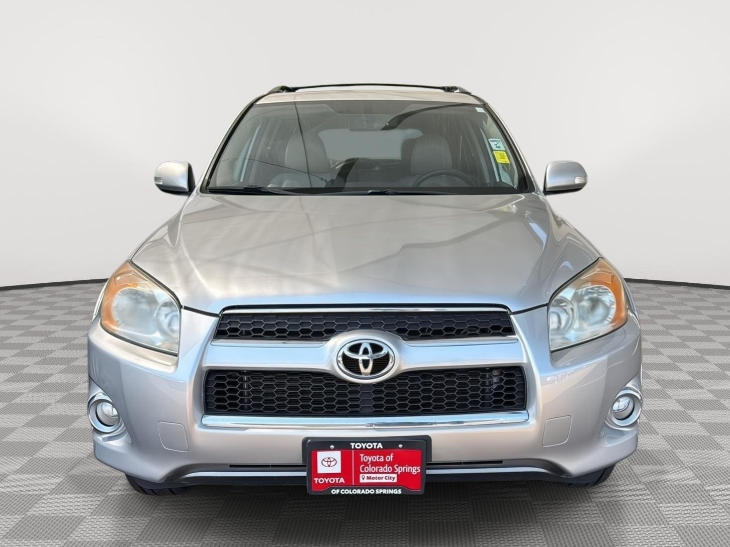 Used 2012 Classic Silver Metallic Toyota Limited image 5