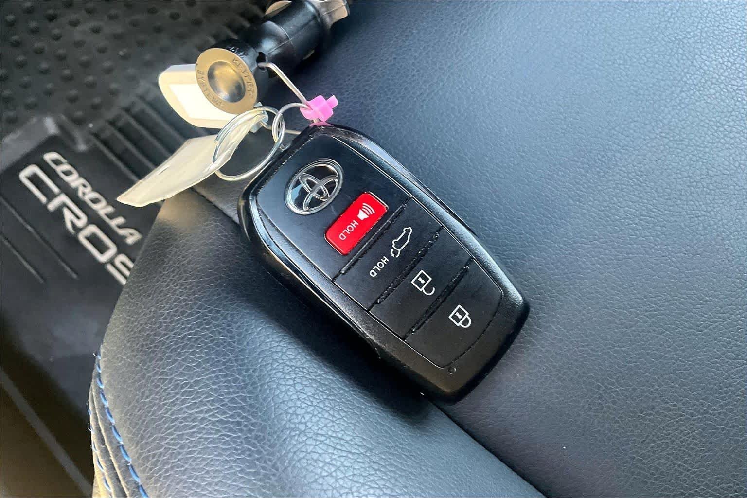Used 2025 Wind Chill Pearl Toyota Hybrid XSE image 15