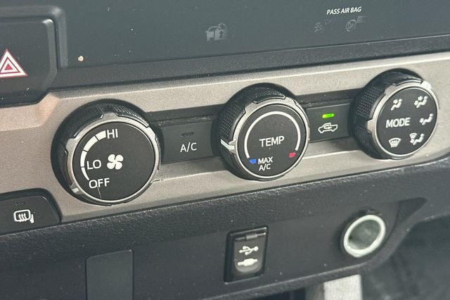 Used 2019 White Toyota SR5 image 22
