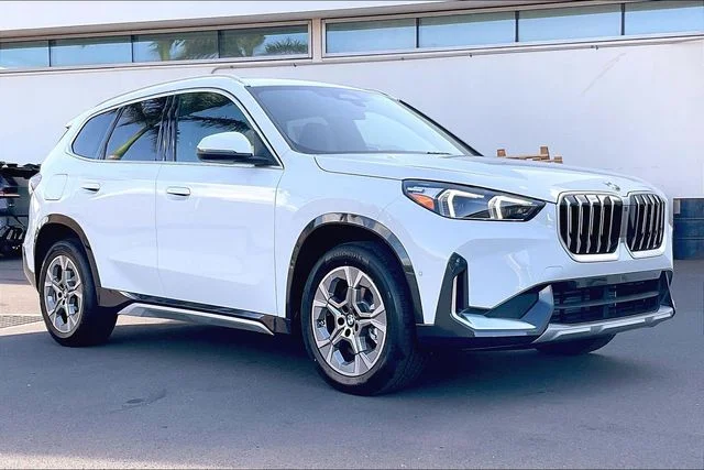 New 2026 Alpine White BMW xDrive28i image 2
