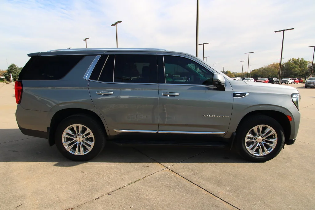 Used 2022 Gray GMC SLT image 4