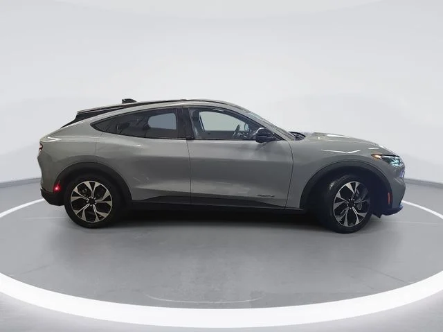 Used 2025 Gray Ford Select image 2