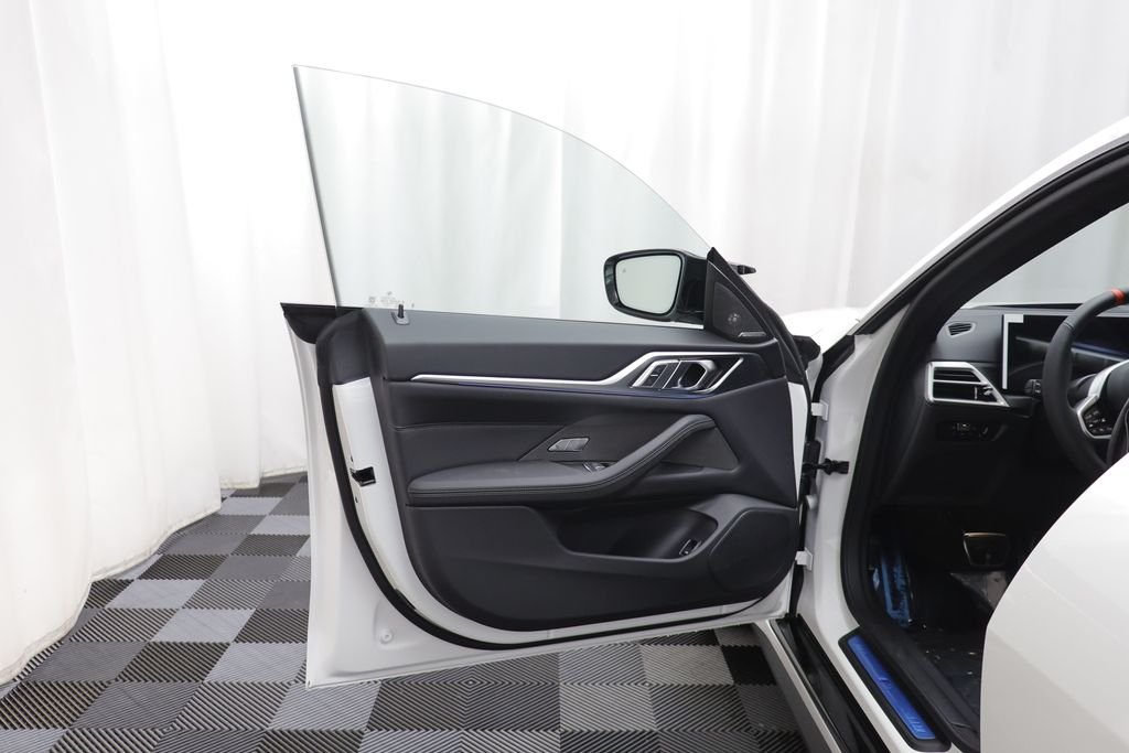 New 2026 Alpine White BMW M60 image 5