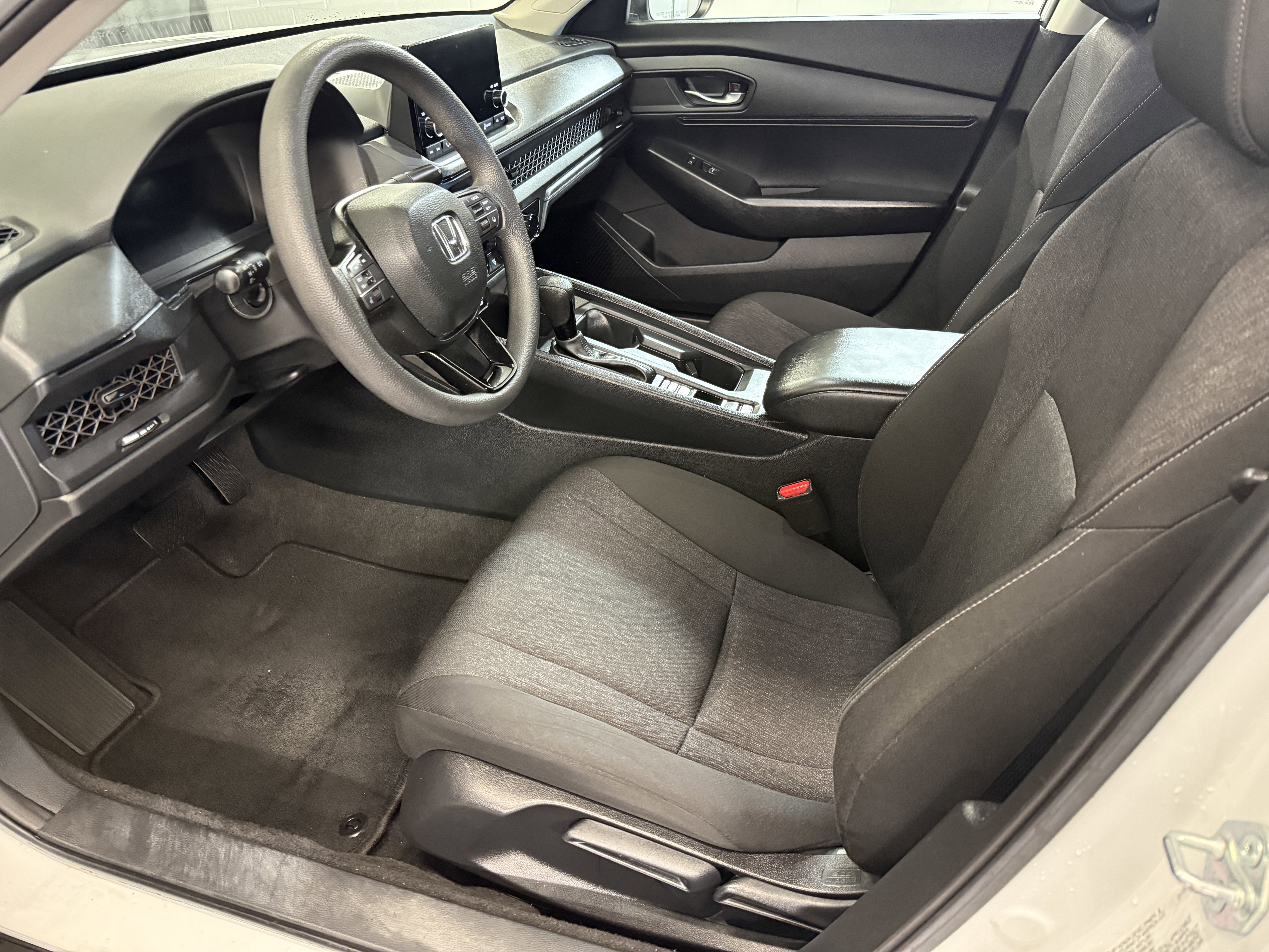 Used 2023 Platinum White Pearl Honda LX image 13