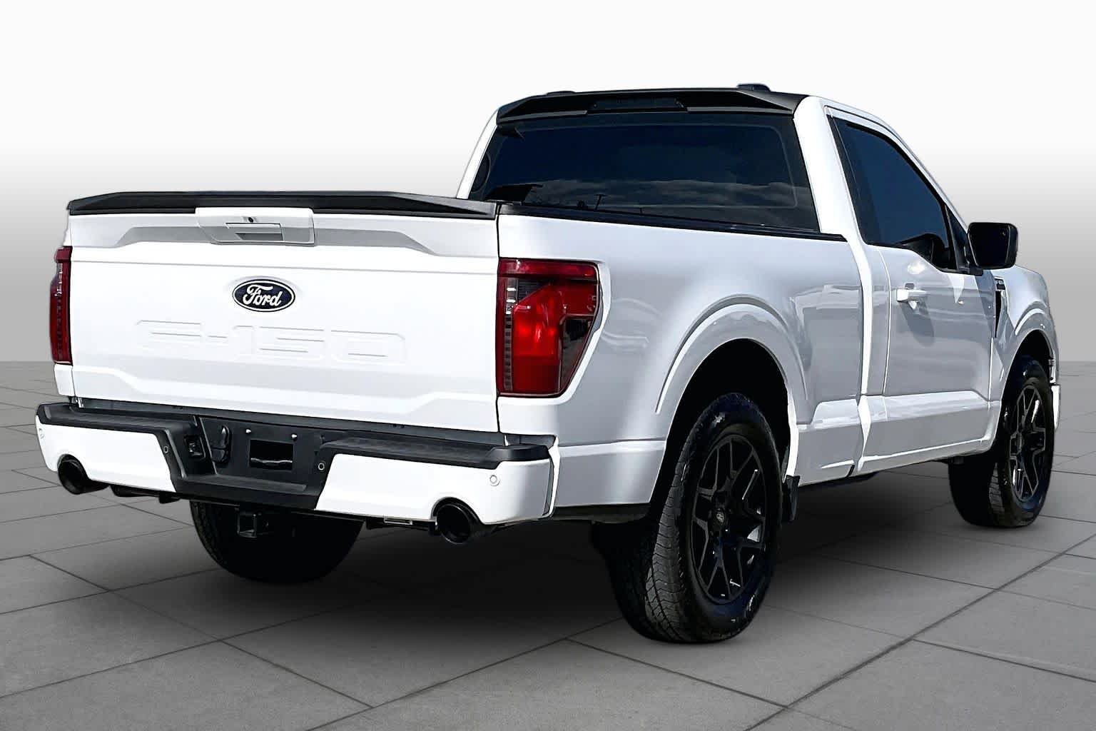 Used 2026 Oxford White Clearcoat Ford XL image 12