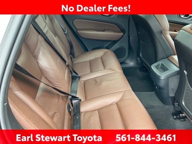 Used 2019 White Volvo T5 Momentum image 37