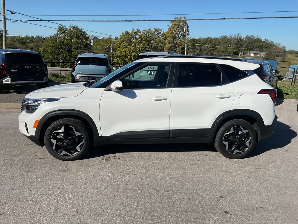 Used 2026 Snow White Pearl Kia EX image 5