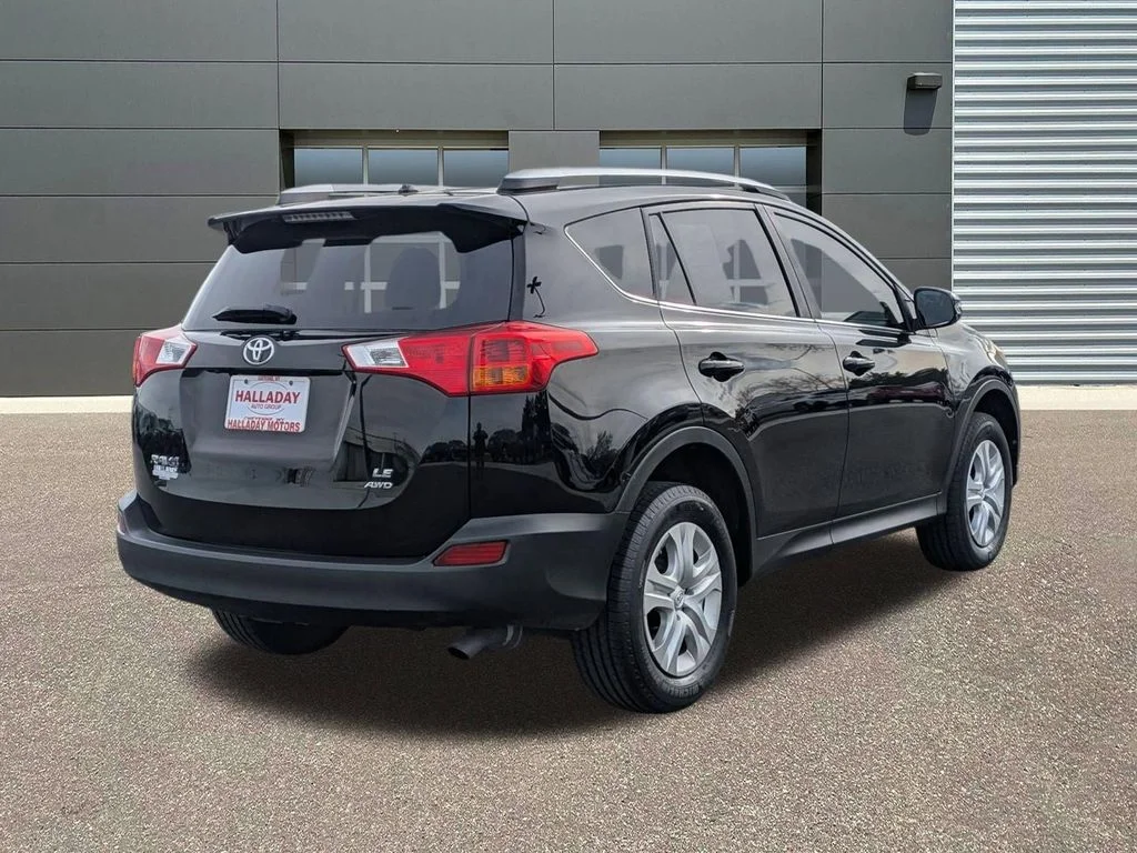 Used 2015 Black Toyota LE image 5