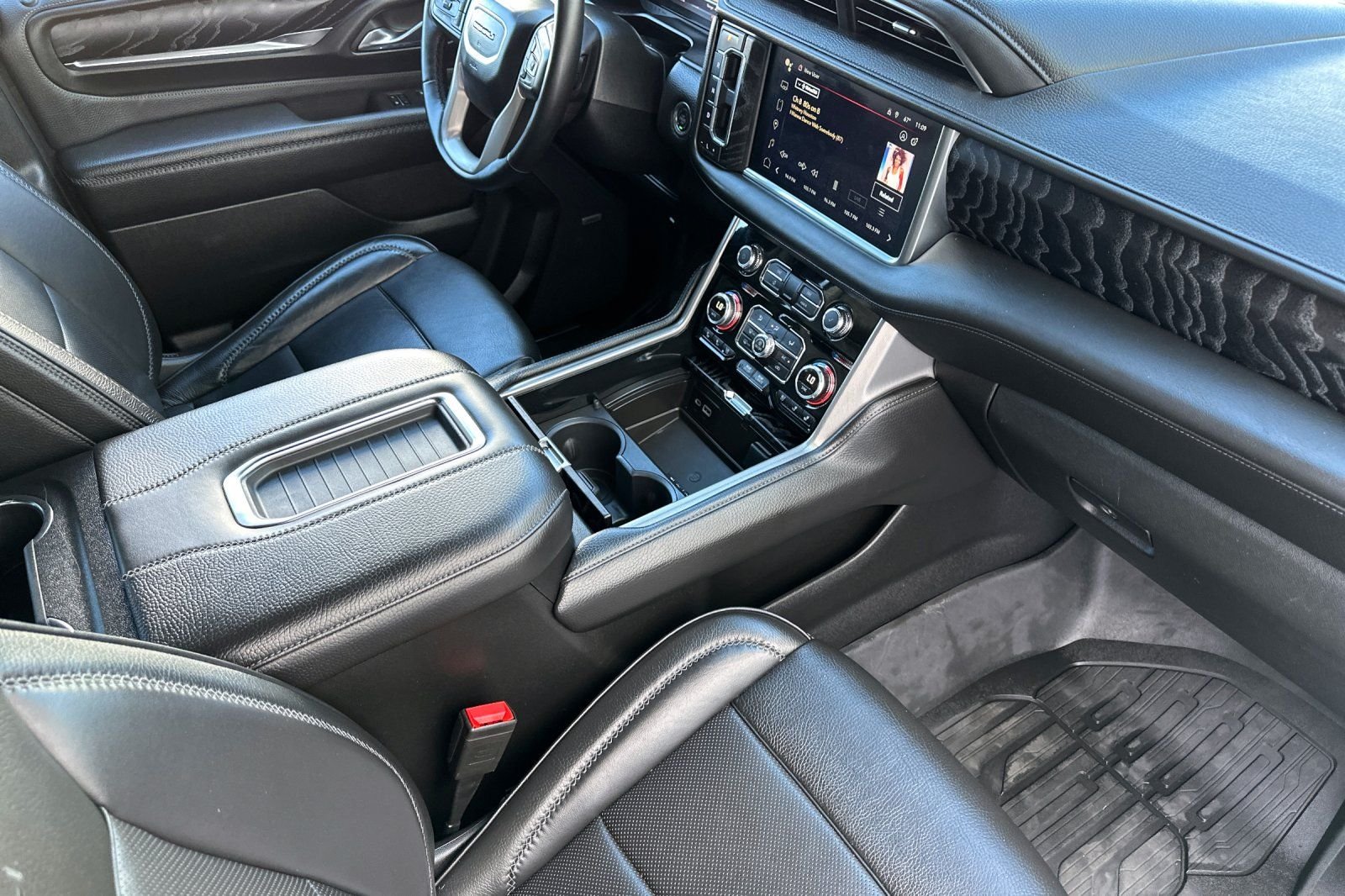 2024 GMC Yukon XL Denali - Photo 17