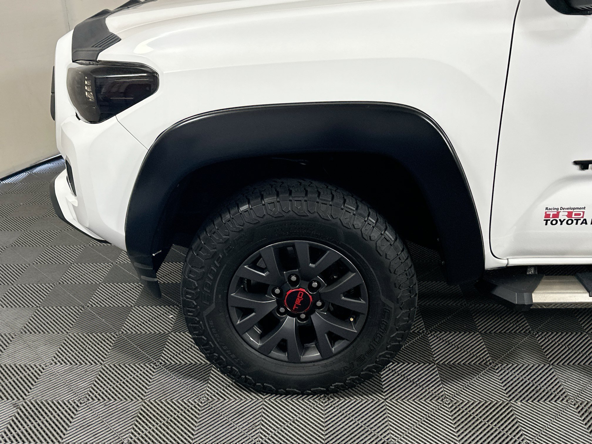 Used 2020 Super White Toyota SR5 image 11