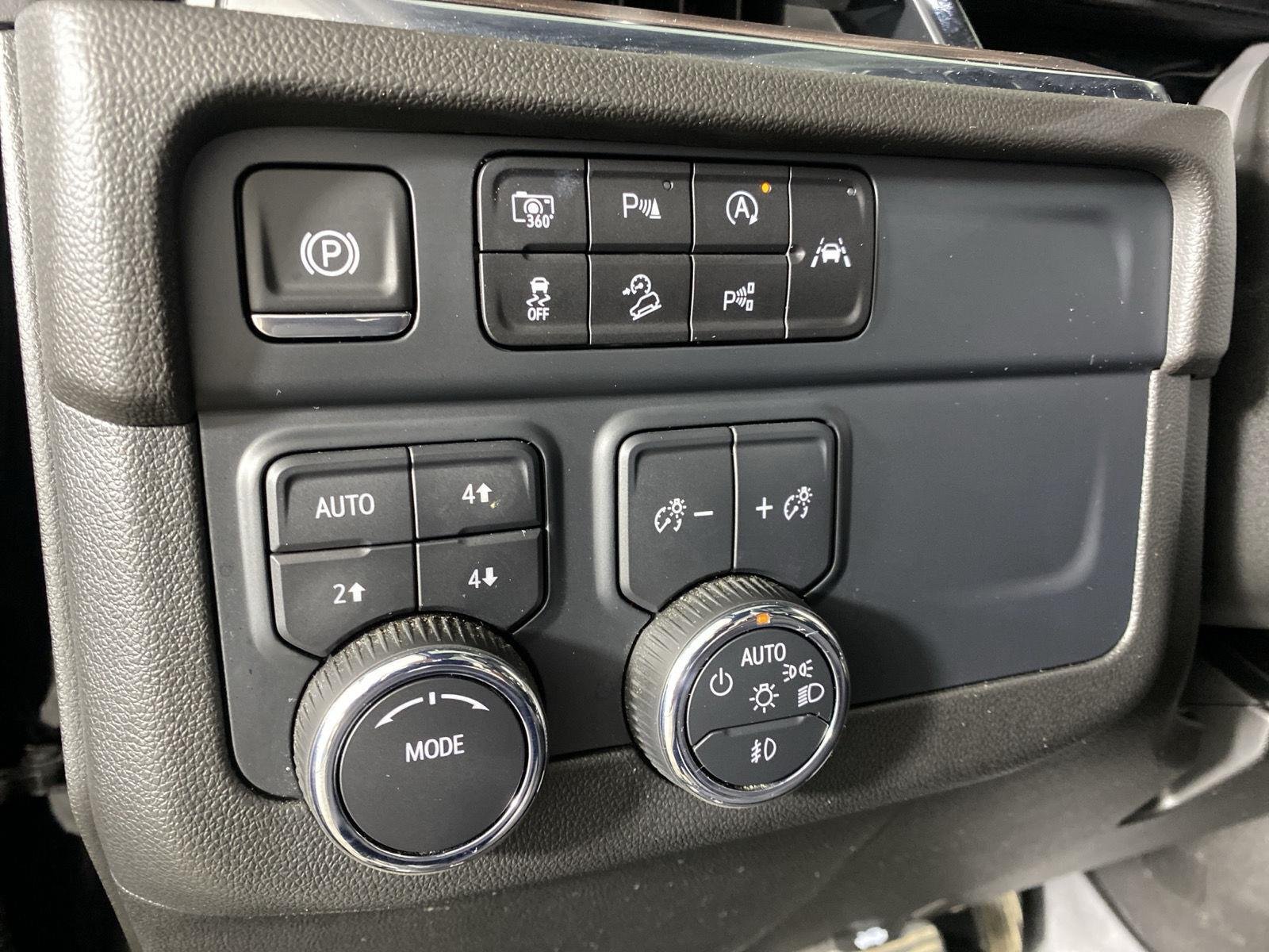 Used 2025 Black Chevrolet Z71 image 13