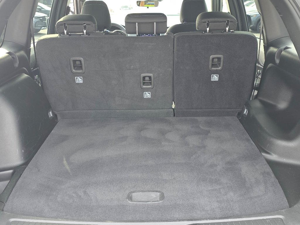 Used 2025 Diamond Black Crystal Pearl Coat Jeep Laredo X image 4
