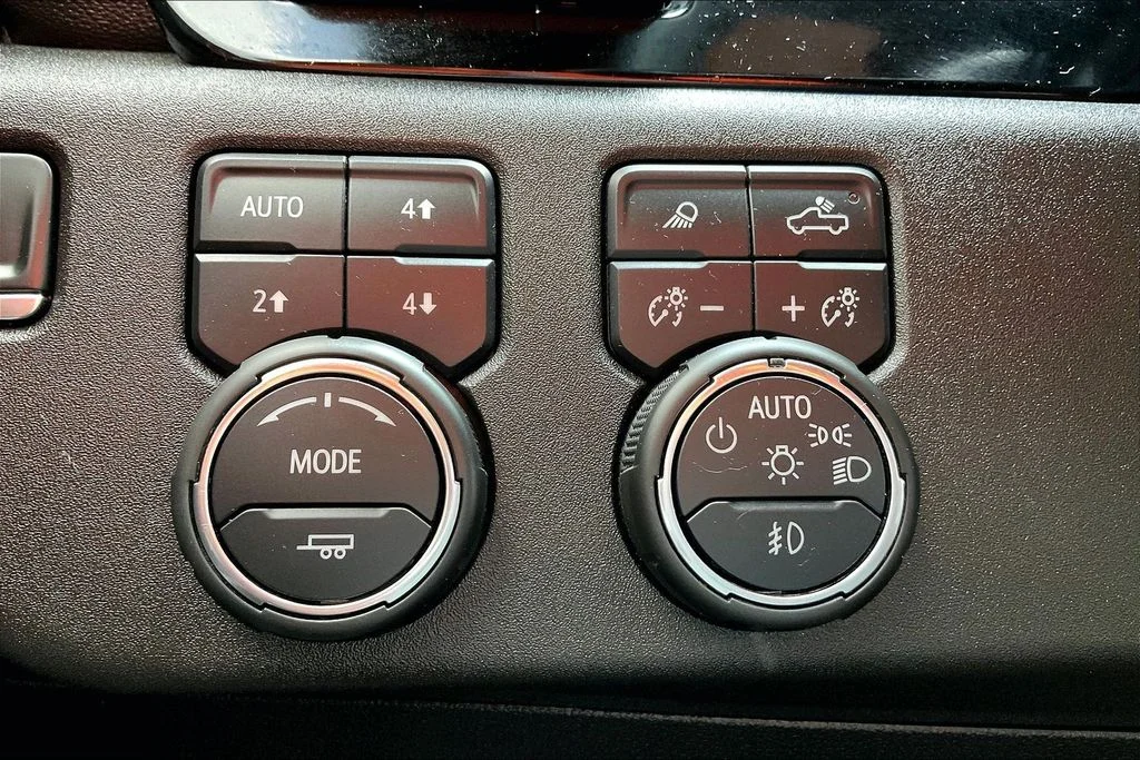 Used 2025 Gray Chevrolet High Country image 25