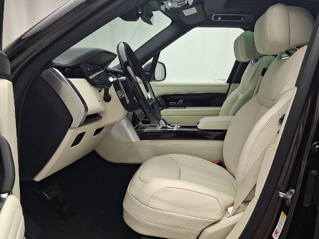 New 2027 Tourmaline Brown in Gloss finish Land Rover Autobiography image 11