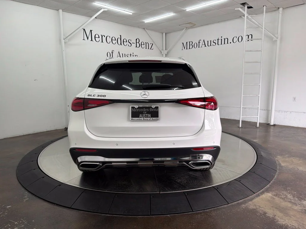 New 2027 White Mercedes-Benz GLC 300 image 5