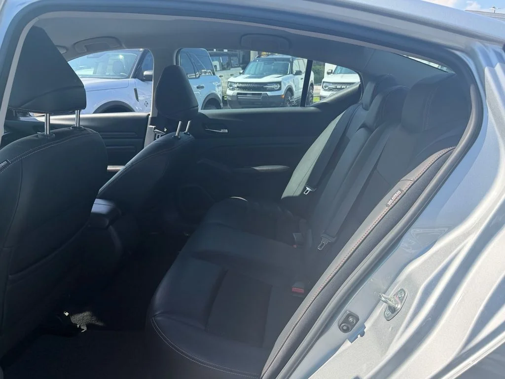 Used 2021 Silver Nissan 2.5 SR image 10