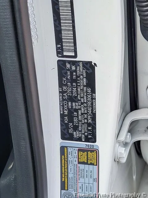 Used 2024 White Kia GT-Line image 32