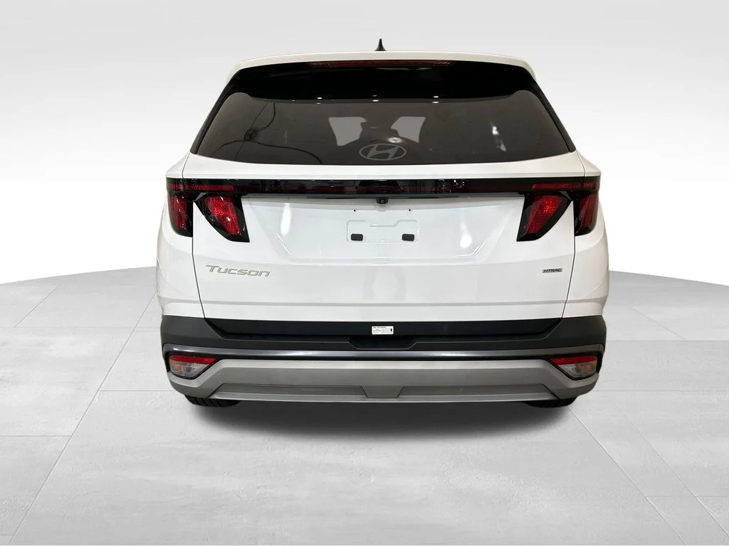 Used 2025 White Hyundai SEL image 4