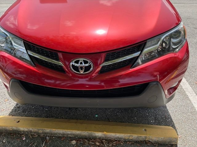 Used 2014 Barcelona Red Metallic Toyota XLE image 2
