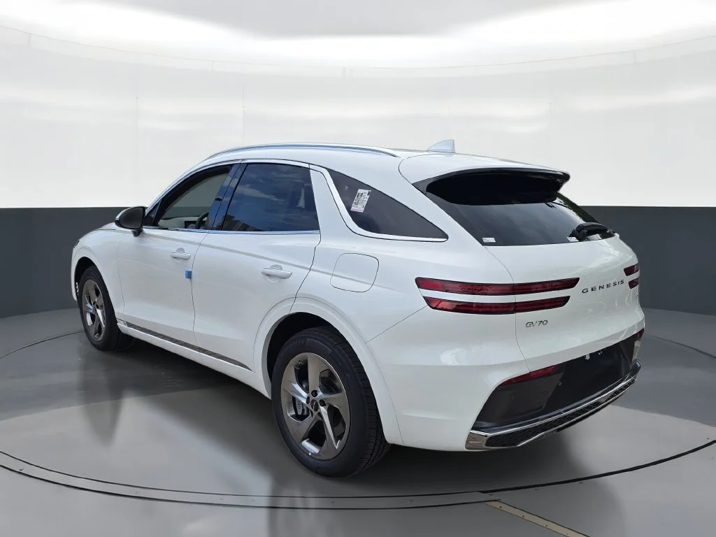 New 2027 White Genesis 2.5T image 4