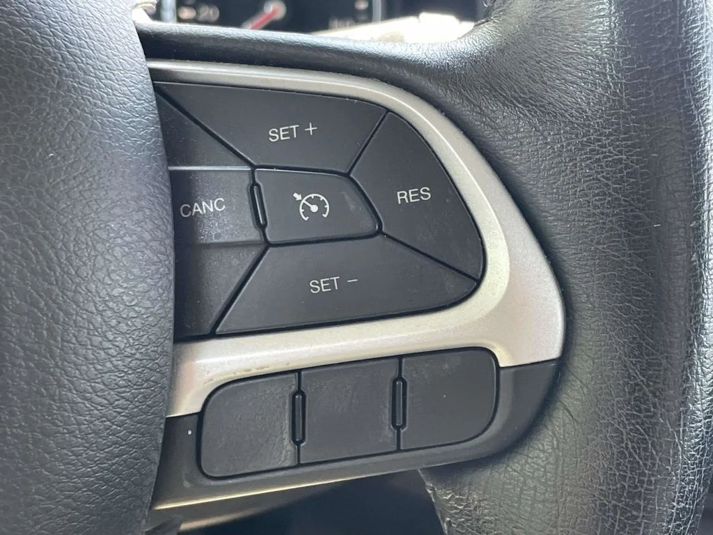 Used 2020 Blue Jeep Latitude image 30